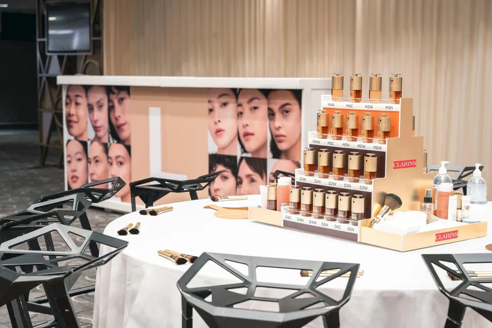 Clarins tiered foundation shade display