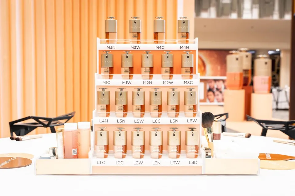 Clarins tiered foundation shade display