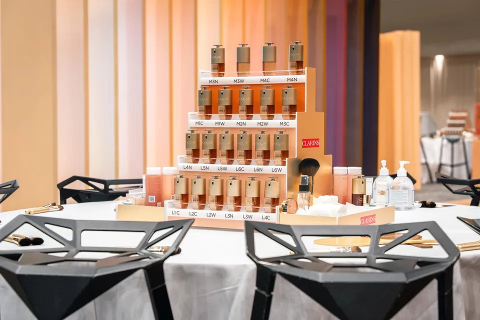 Clarins tiered foundation shade display