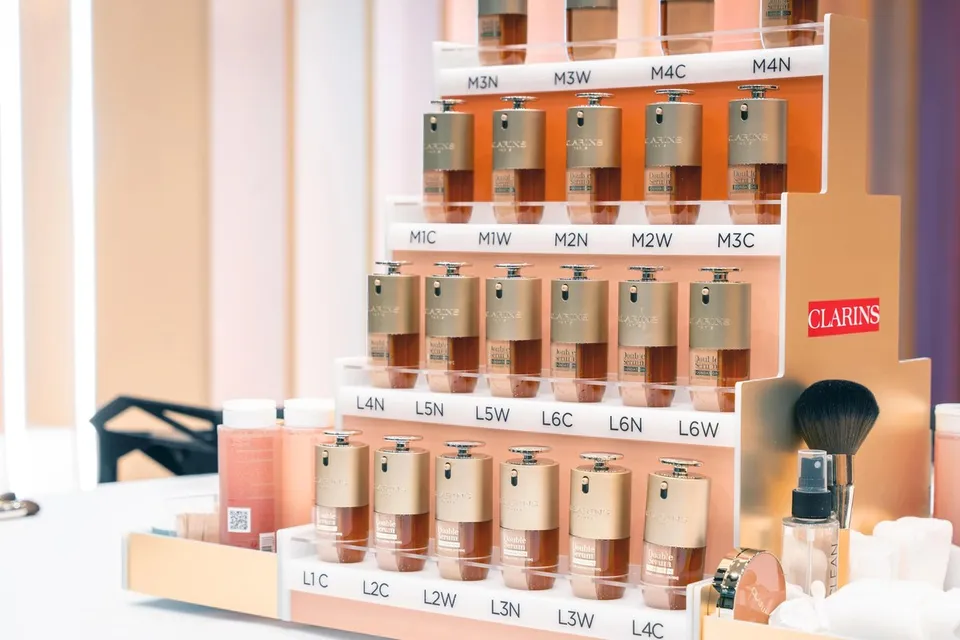 Clarins tiered foundation shade display