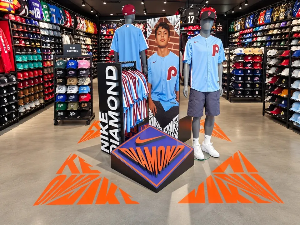 Nike Diamond dimensional lettering, campaign panel and floor graphics