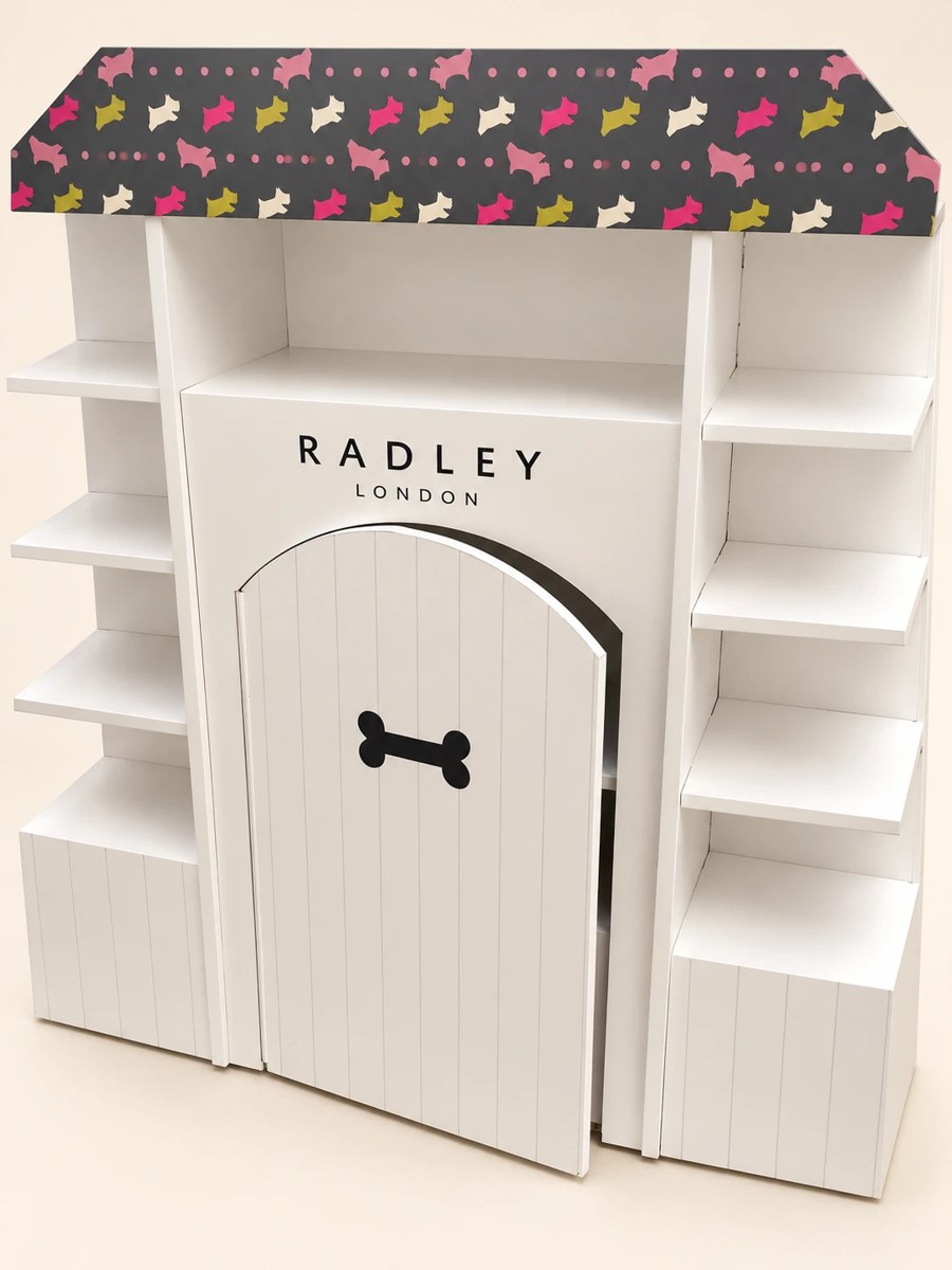 Radley central door, branding and roof detail