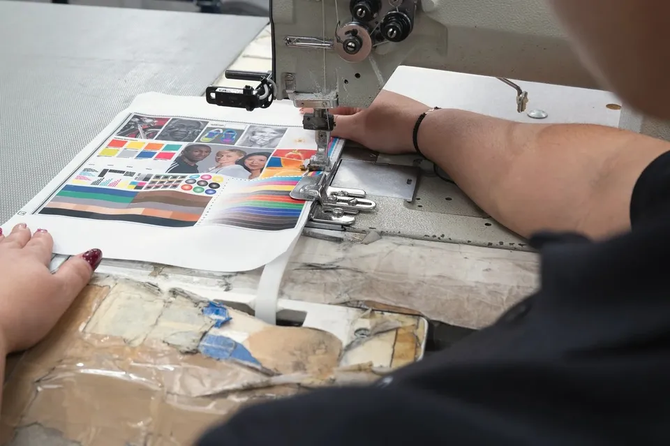 Sewn finishing of printed fabric graphics
