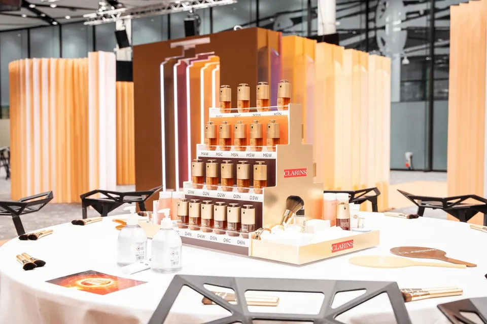 Clarins tiered foundation shade display